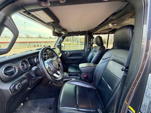 Used 2021 Jeep Wrangler Unlimited Sahara image 6