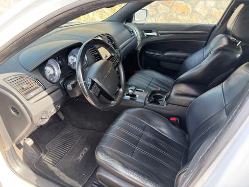 Used 2013 Chrysler 300 S RWD image 6