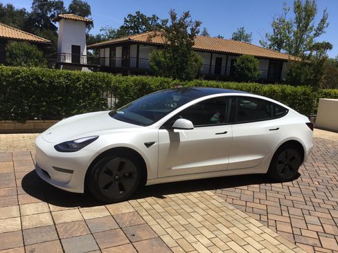 Used 2022 Tesla Model 3 Standard Sedan 4D image 9