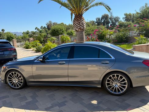 Used 2017 Mercedes-Benz S 550 Sedan image 2