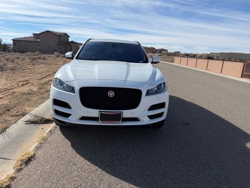 Used 2018 Jaguar F-PACE Premium image 5