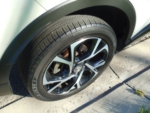 Used 2018 Toyota C-HR XLE image 6