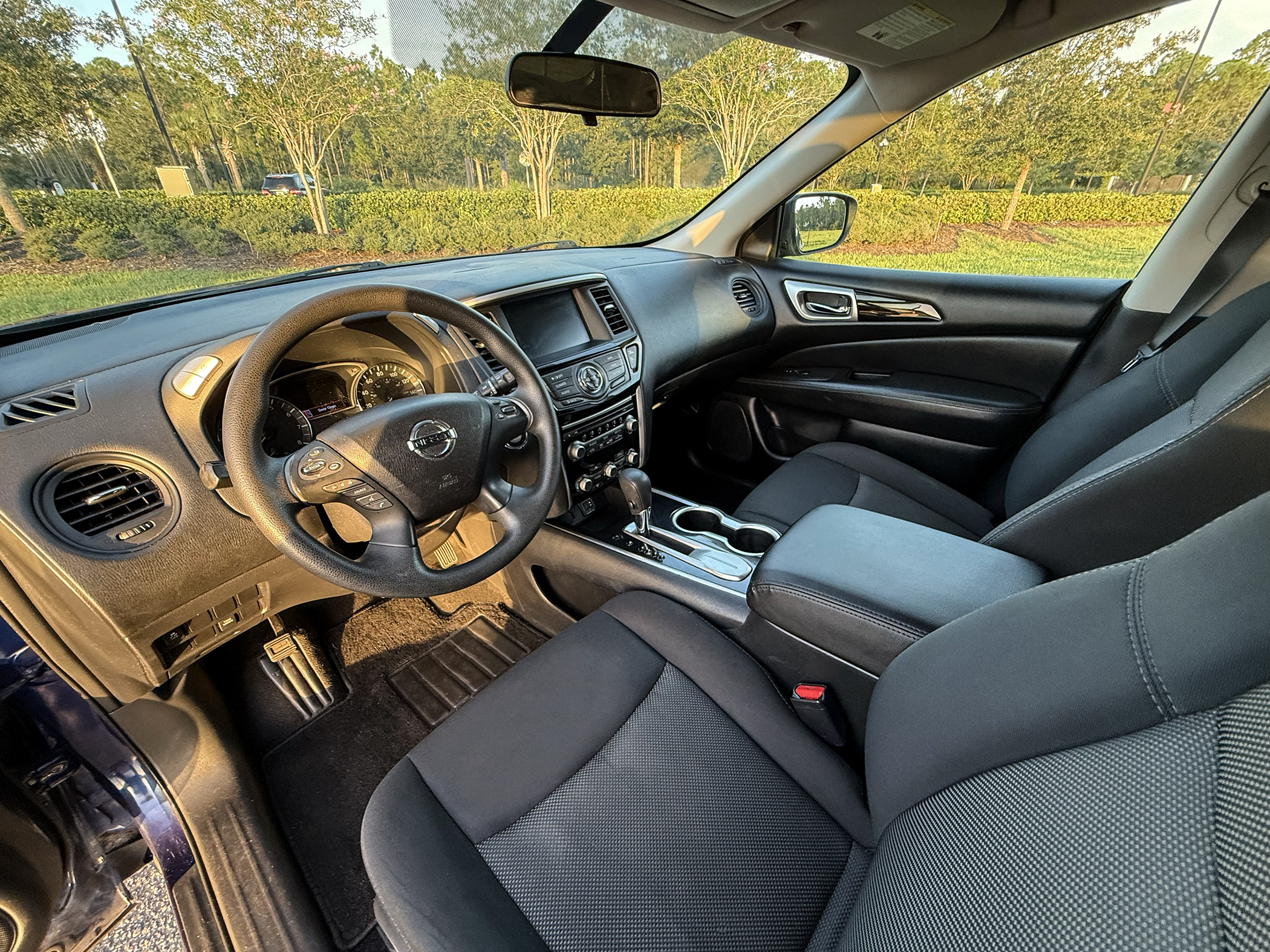 Used 2020 Nissan Pathfinder S FWD image 10
