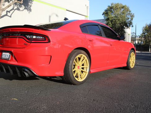 Used 2019 Dodge Charger R/T RWD image 4