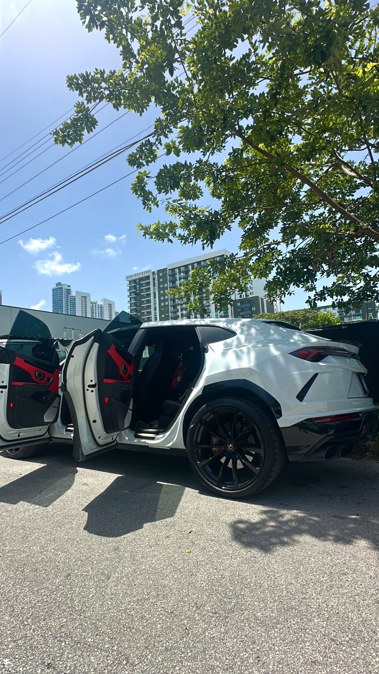 Used 2022 Lamborghini Urus AWD/4WD image 9
