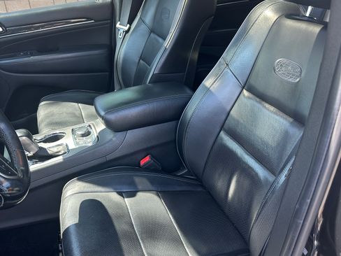 Used 2020 Jeep Grand Cherokee Overland AWD/4WD image 14