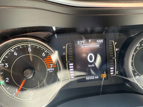 Used 2019 Jeep Cherokee Latitude w/ Cold Weather Group image 23