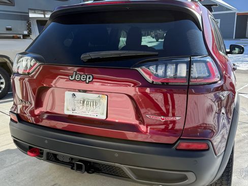 Used 2020 Jeep Cherokee Trailhawk image 17