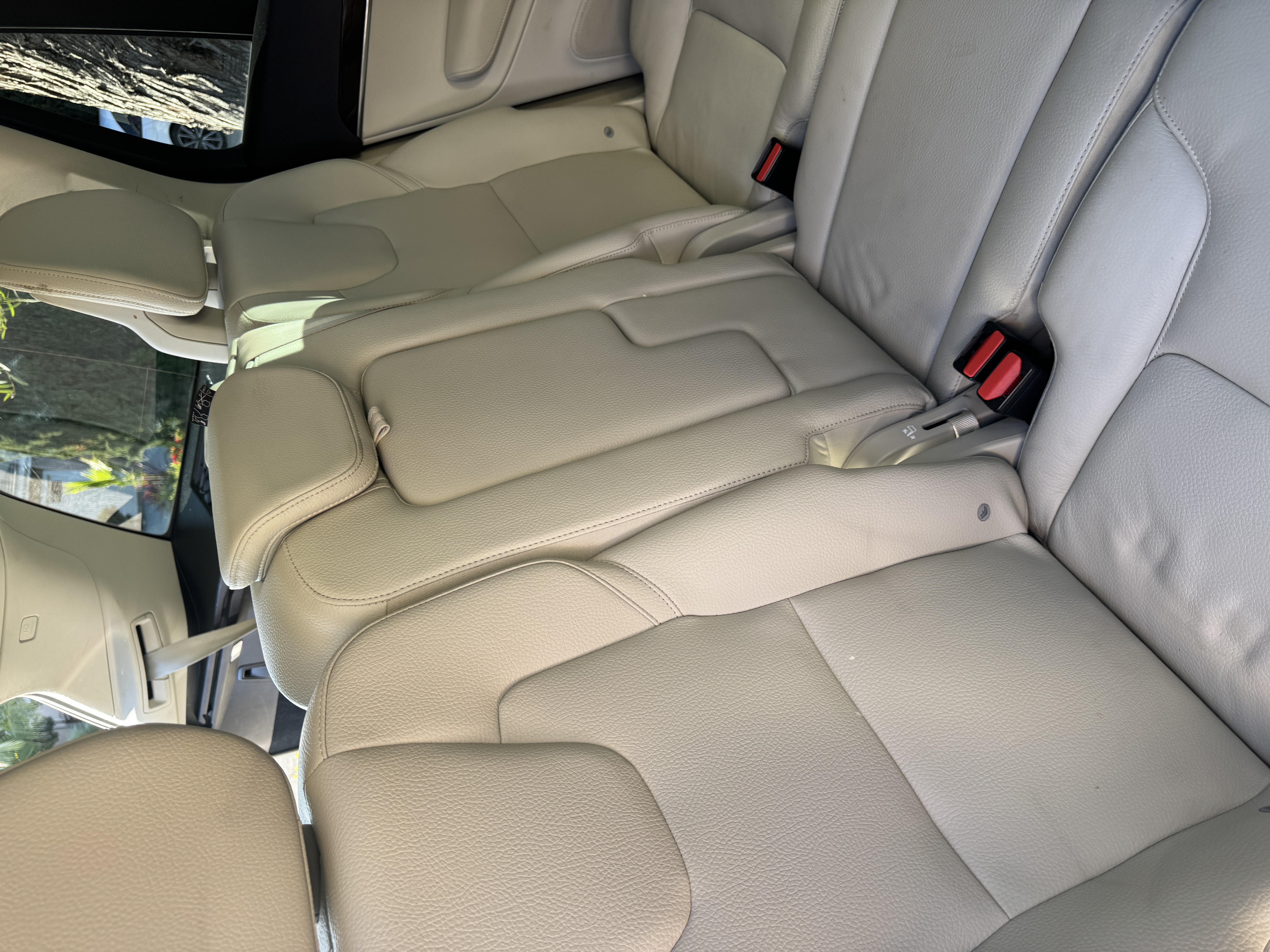 Used 2019 Volvo XC90 T5 Momentum w/ Advanced Package AWD/4WD image 2