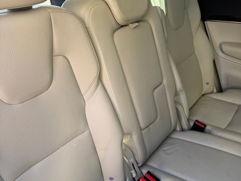 Used 2019 Volvo XC90 T5 Momentum w/ Advanced Package image 2