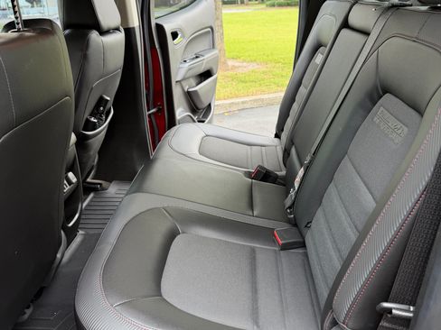 Used 2017 GMC Canyon SLE w/ All Terrain Package AWD/4WD image 17