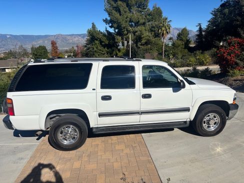 Used 2001 Chevrolet Suburban 2500 LS w/ LS Preferred Equipment Group image 1