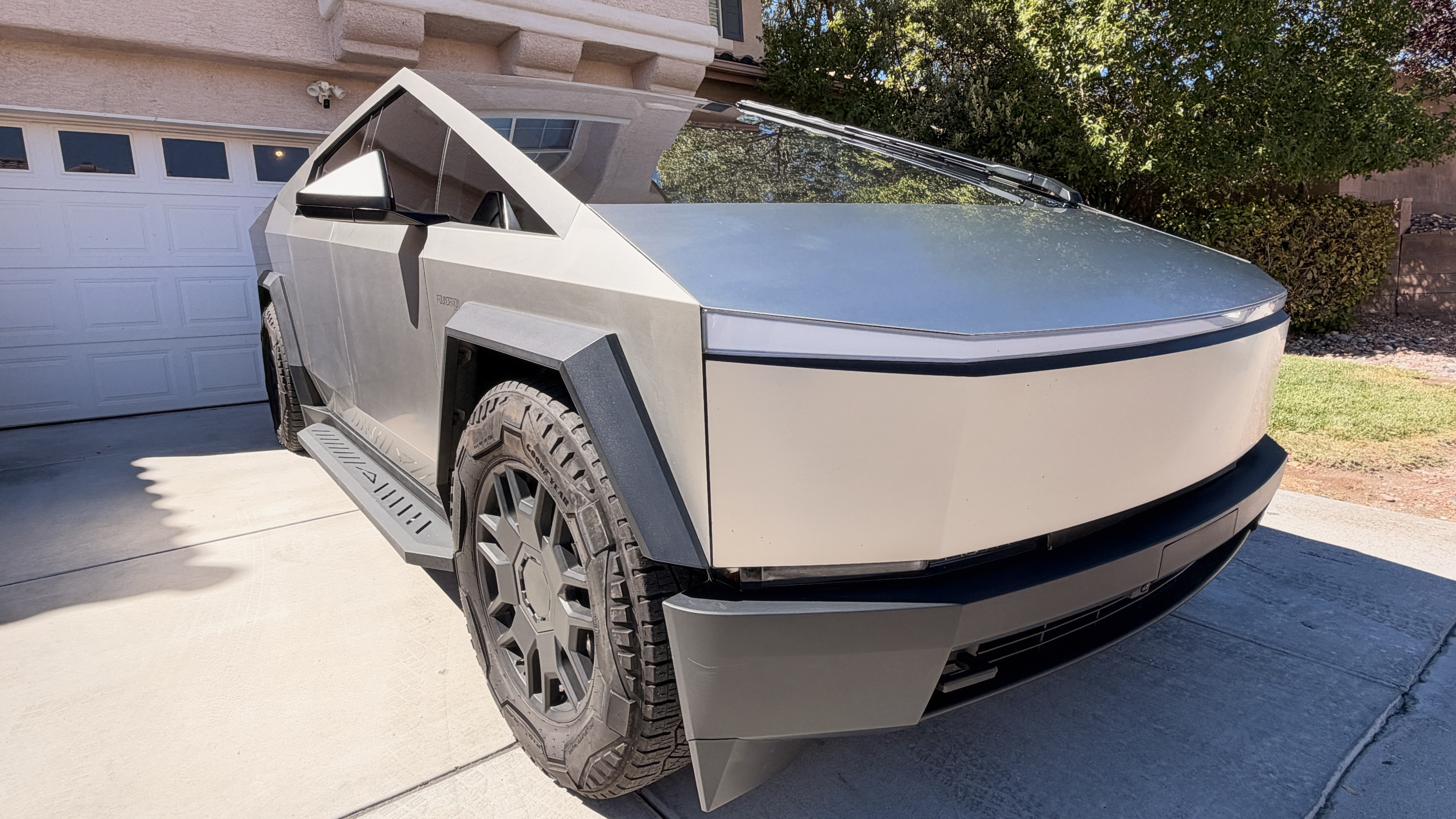 Used 2024 Tesla Cybertruck AWD Crew Cab image 13