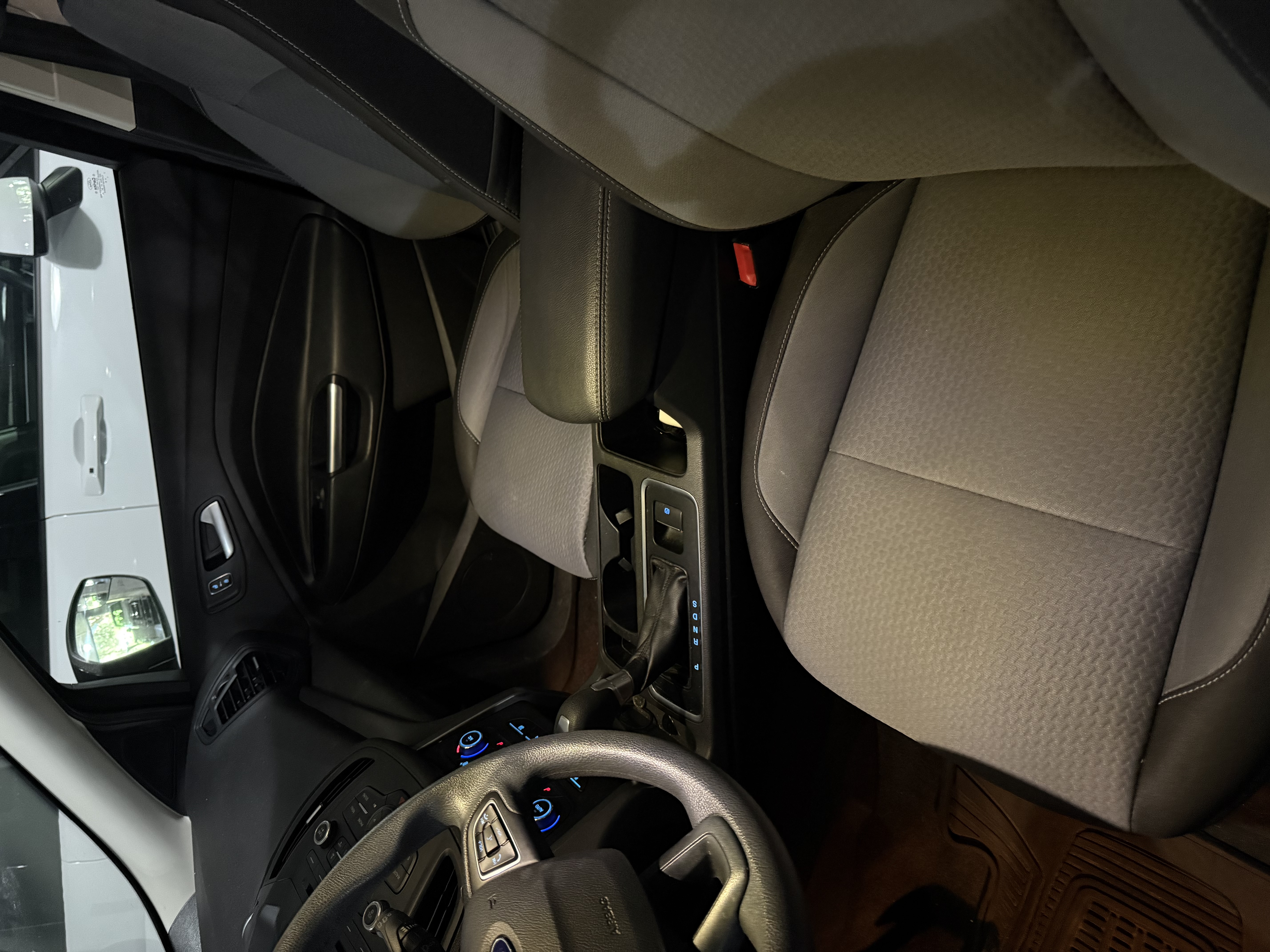 Used 2017 Ford Escape SE w/ SE Cold Weather Package FWD image 15