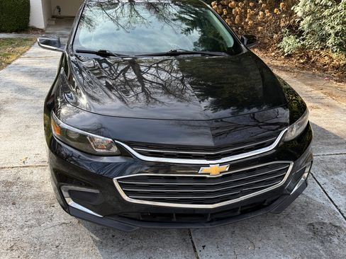 Used 2018 Chevrolet Malibu LT image 2