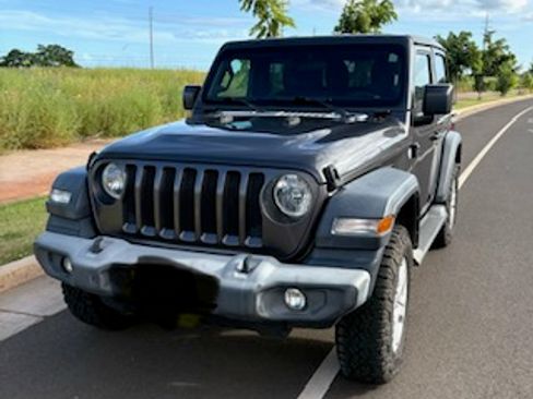 Used 2018 Jeep Wrangler Sport AWD/4WD image 2