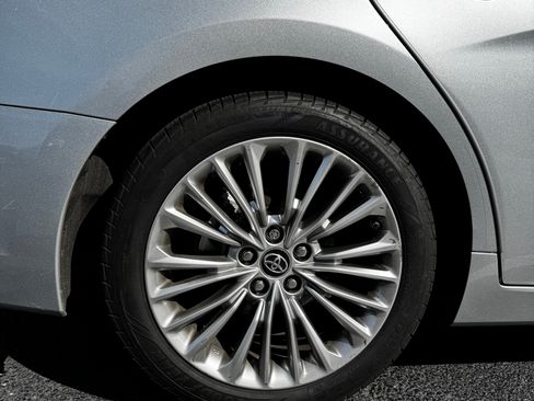 Used 2019 Toyota Avalon Limited w/ Advanced Safety Package image 14