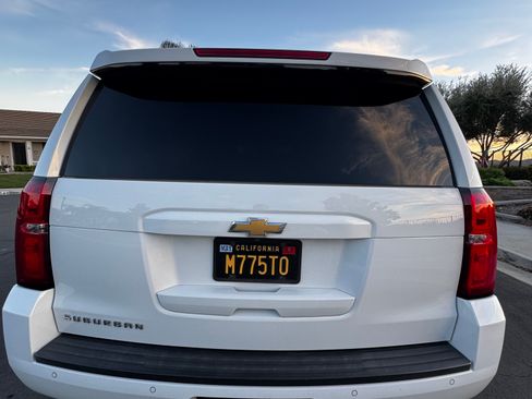 Used 2016 Chevrolet Suburban LT image 4