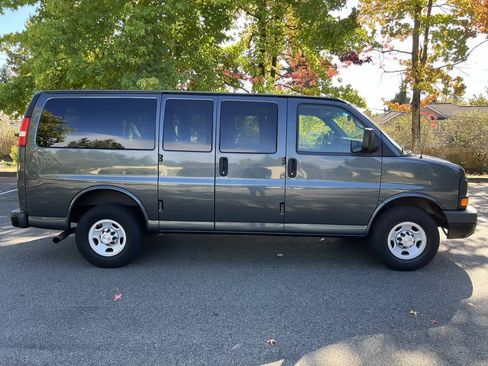 Used 2015 Chevrolet Express 2500 LS image 18