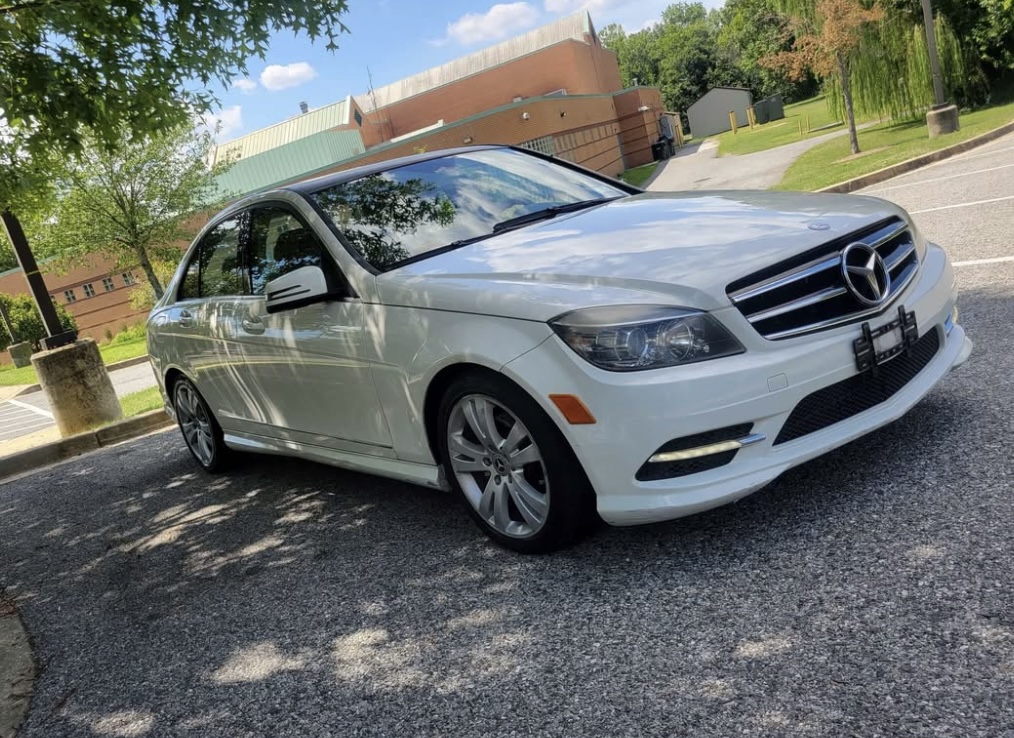 Used 2011 Mercedes-Benz C 300 4MATIC Sedan image 9