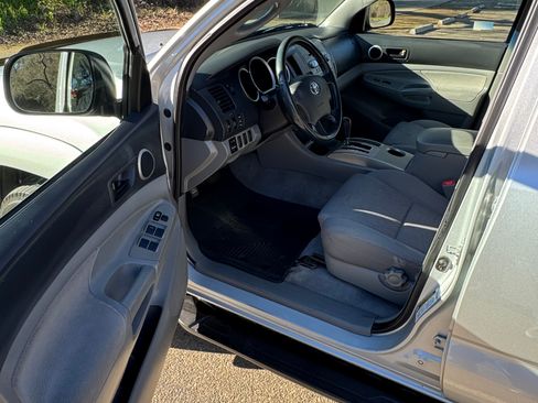 Used 2005 Toyota Tacoma PreRunner image 16