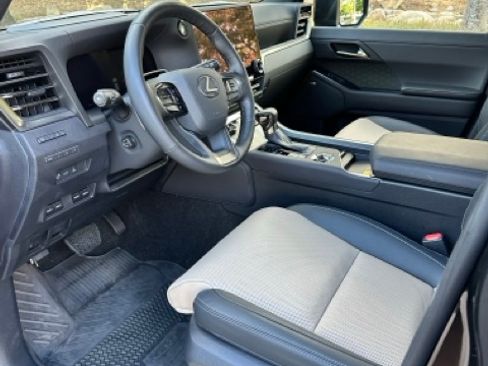 Used 2026 Lexus GX 550 AWD/4WD image 10