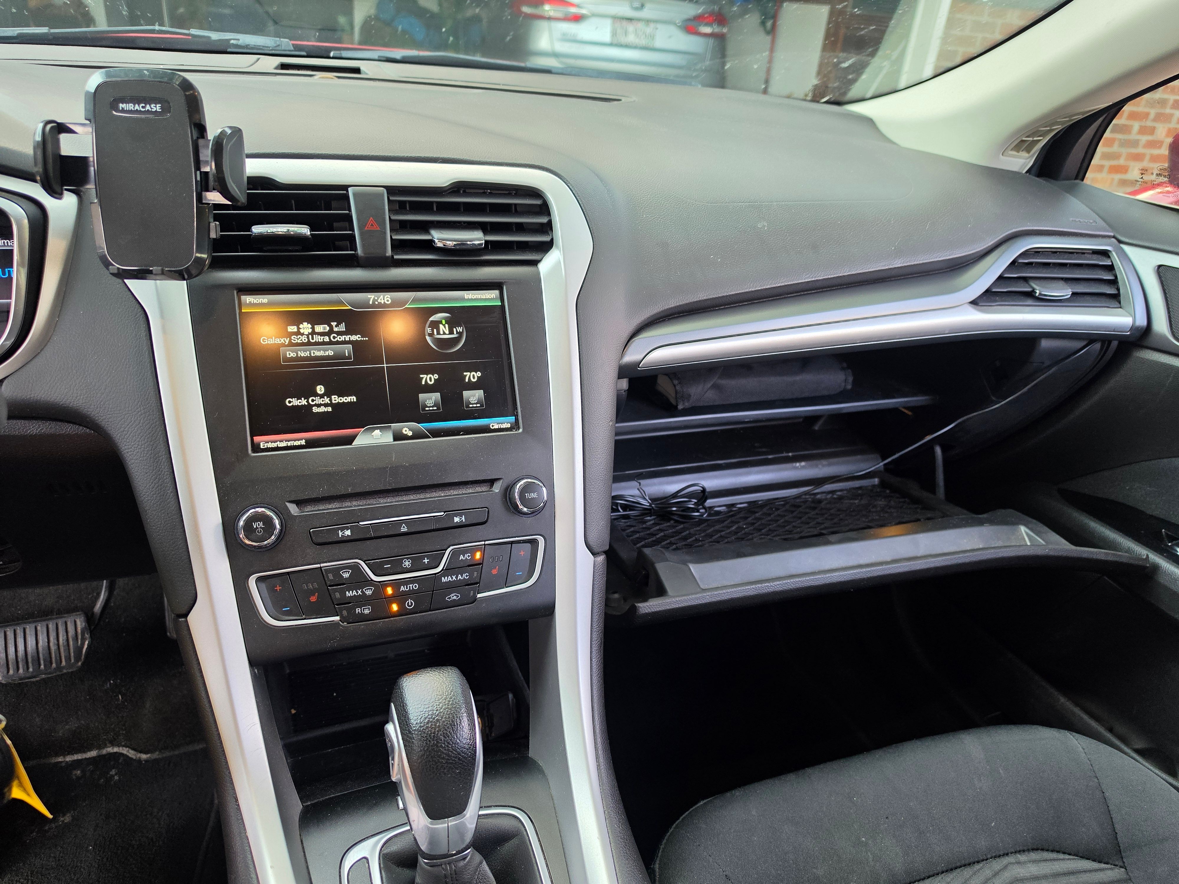Used 2016 Ford Fusion SE FWD image 18