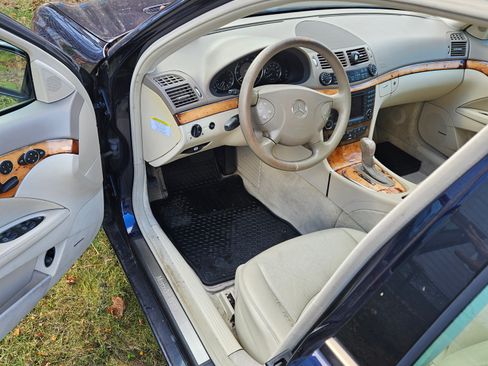 Used 2006 Mercedes-Benz E 350 4MATIC Sedan image 6