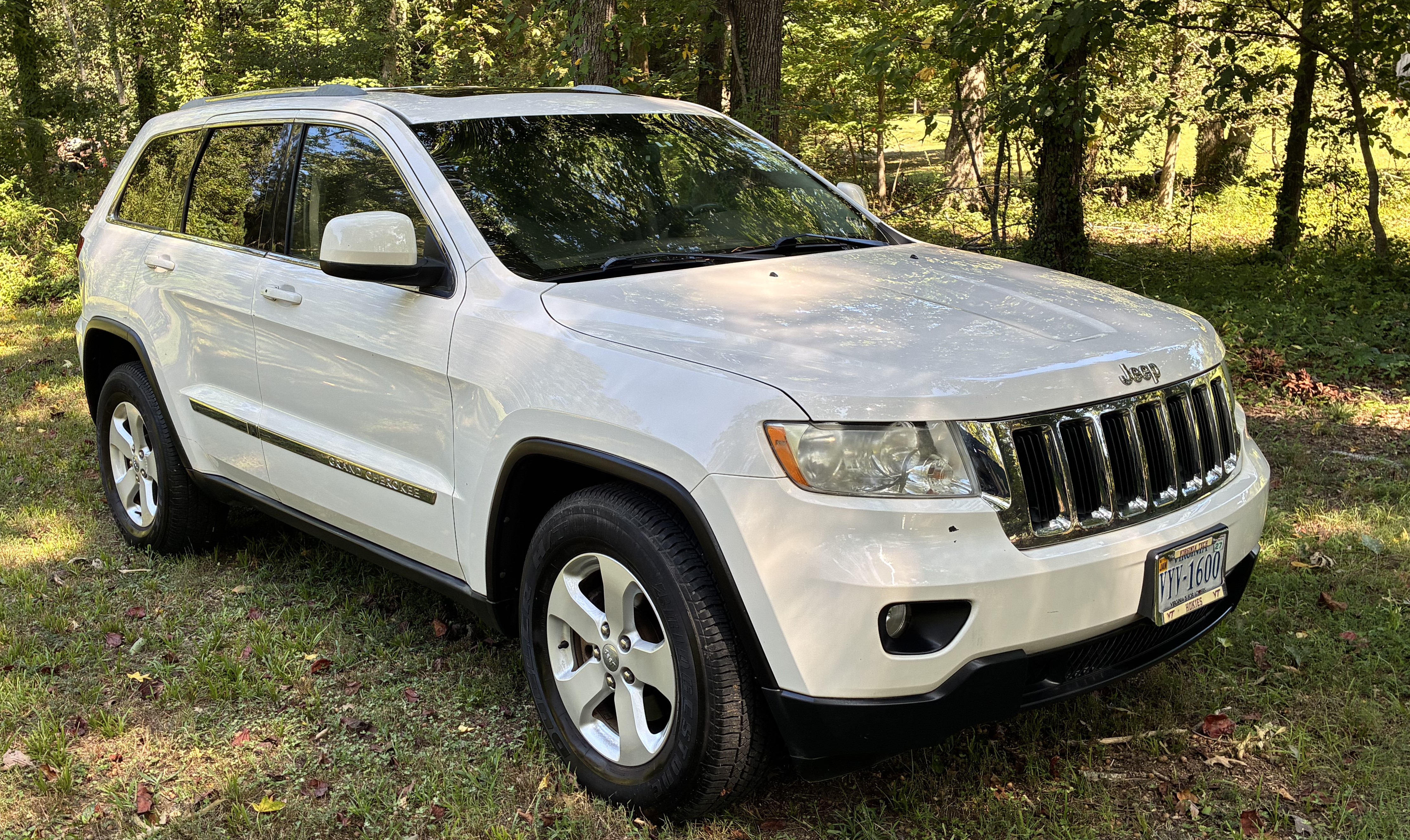 Used 2011 Jeep Grand Cherokee Laredo AWD/4WD image 2