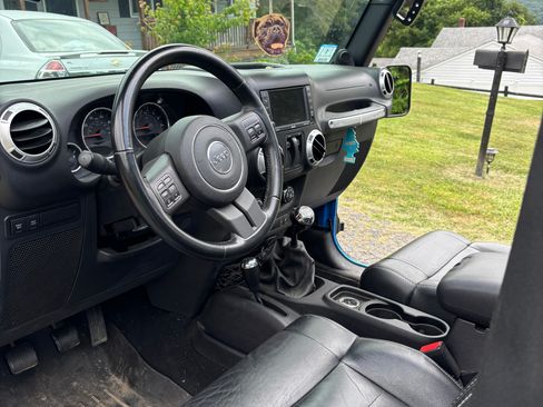 Used 2012 Jeep Wrangler Rubicon w/ PWR Convenience Group image 17