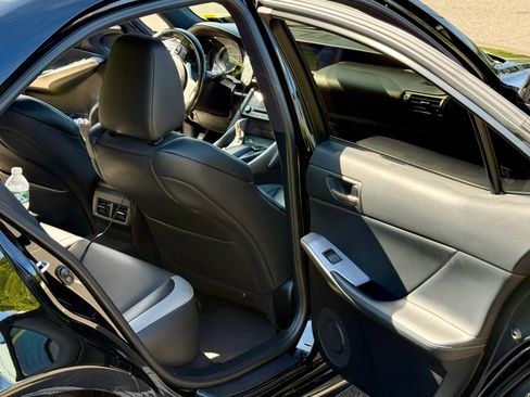 Used 2020 Lexus IS 300 F Sport w/ Blackline Edition AWD/4WD image 8