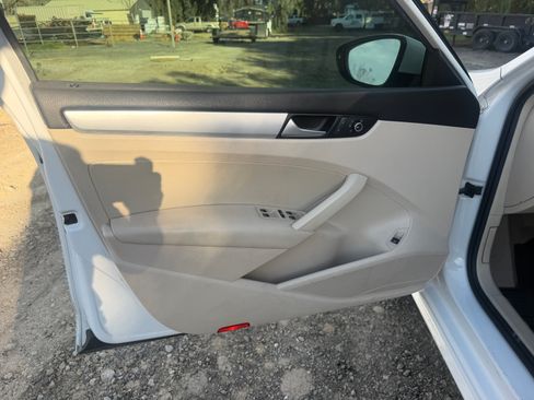 Used 2012 Volkswagen Passat 2.5 SE image 16