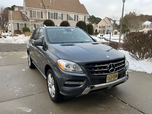 Used 2012 Mercedes-Benz ML 350 ML 350 4MATIC Sport Utility 4D image 1