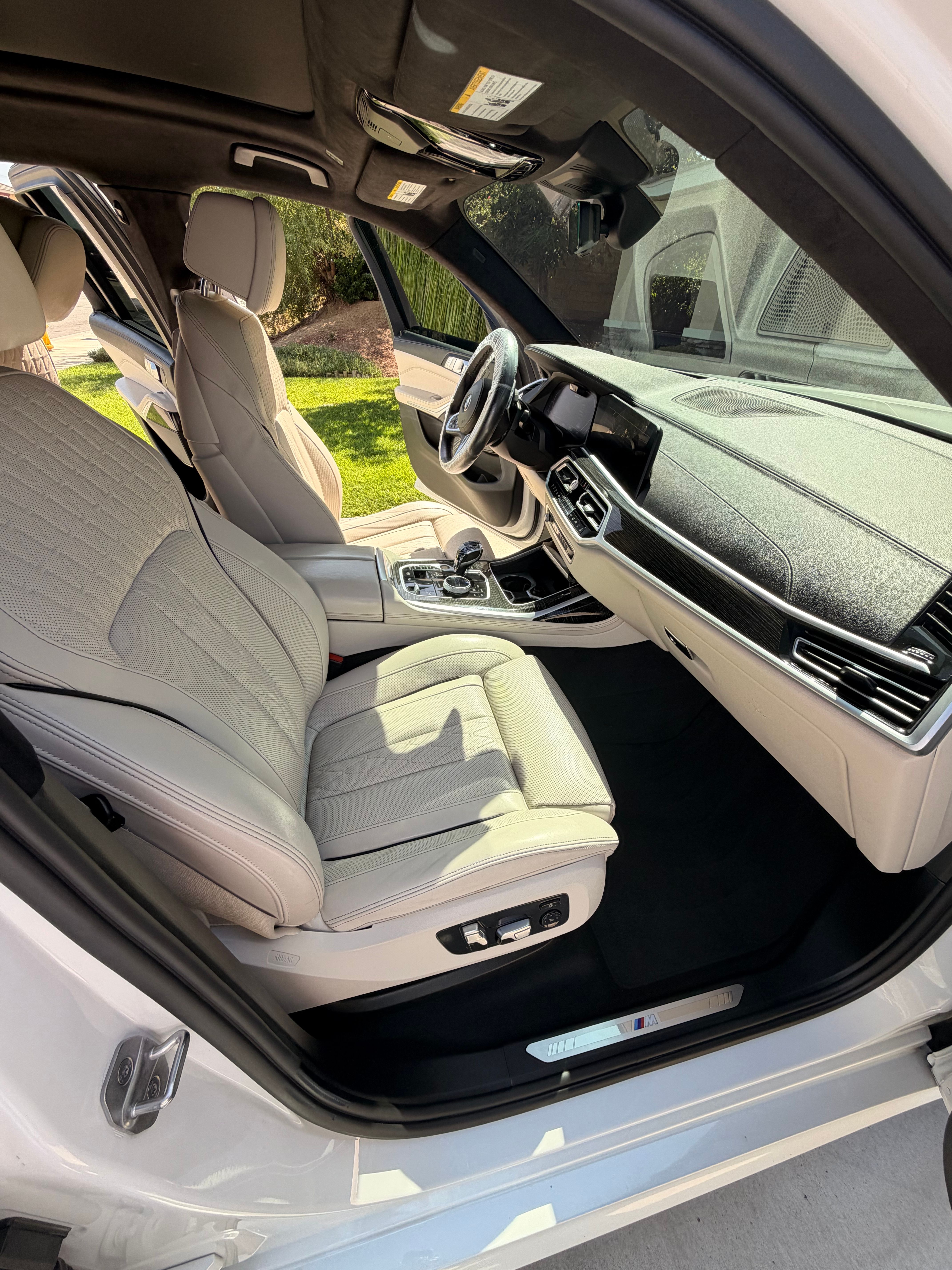 Used 2021 BMW X7 xDrive40i w/ M Sport Package AWD/4WD image 23