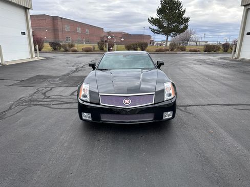 Used 2006 Cadillac XLR V image 2