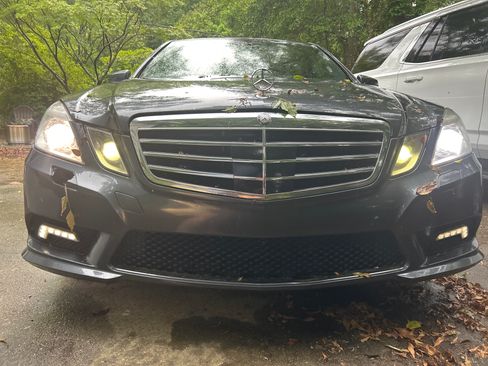 Used 2011 Mercedes-Benz E 350 4MATIC Sedan image 2