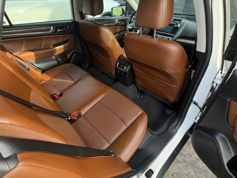 Used 2017 Subaru Outback 3.6R Touring image 7