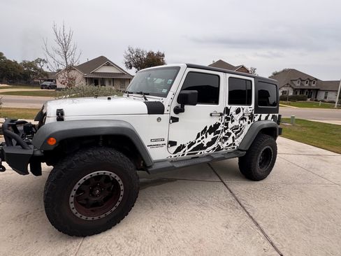 Used 2012 Jeep Wrangler Unlimited Sport image 12