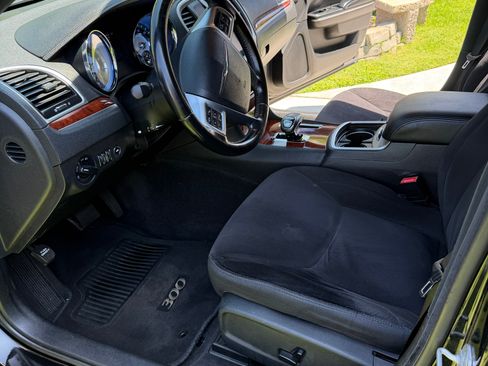 Used 2012 Chrysler 300 RWD image 12