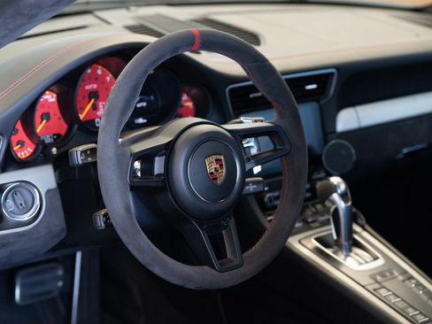 Used 2018 Porsche 911 GT3 RWD image 8