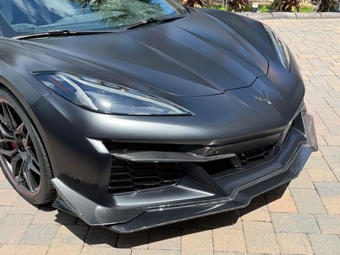 Used 2023 Chevrolet Corvette Z06 w/ Z07 Performance Package RWD image 10