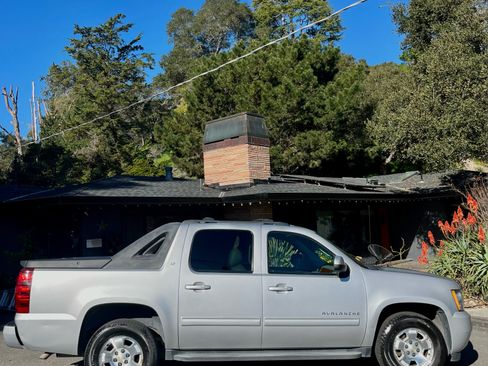 Used 2012 Chevrolet Avalanche LT image 5