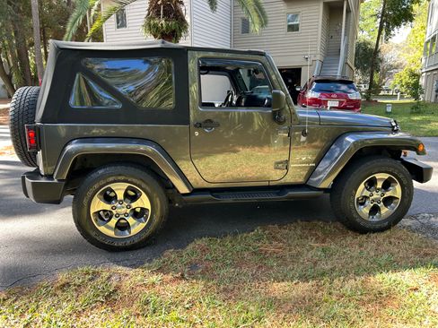 Used 2017 Jeep Wrangler Sahara w/ Connectivity Group image 13