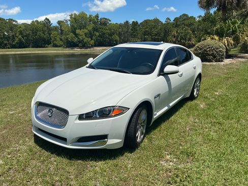 Used 2013 Jaguar XF RWD image 4