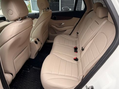 Used 2022 Mercedes-Benz GLC 300 4MATIC image 16