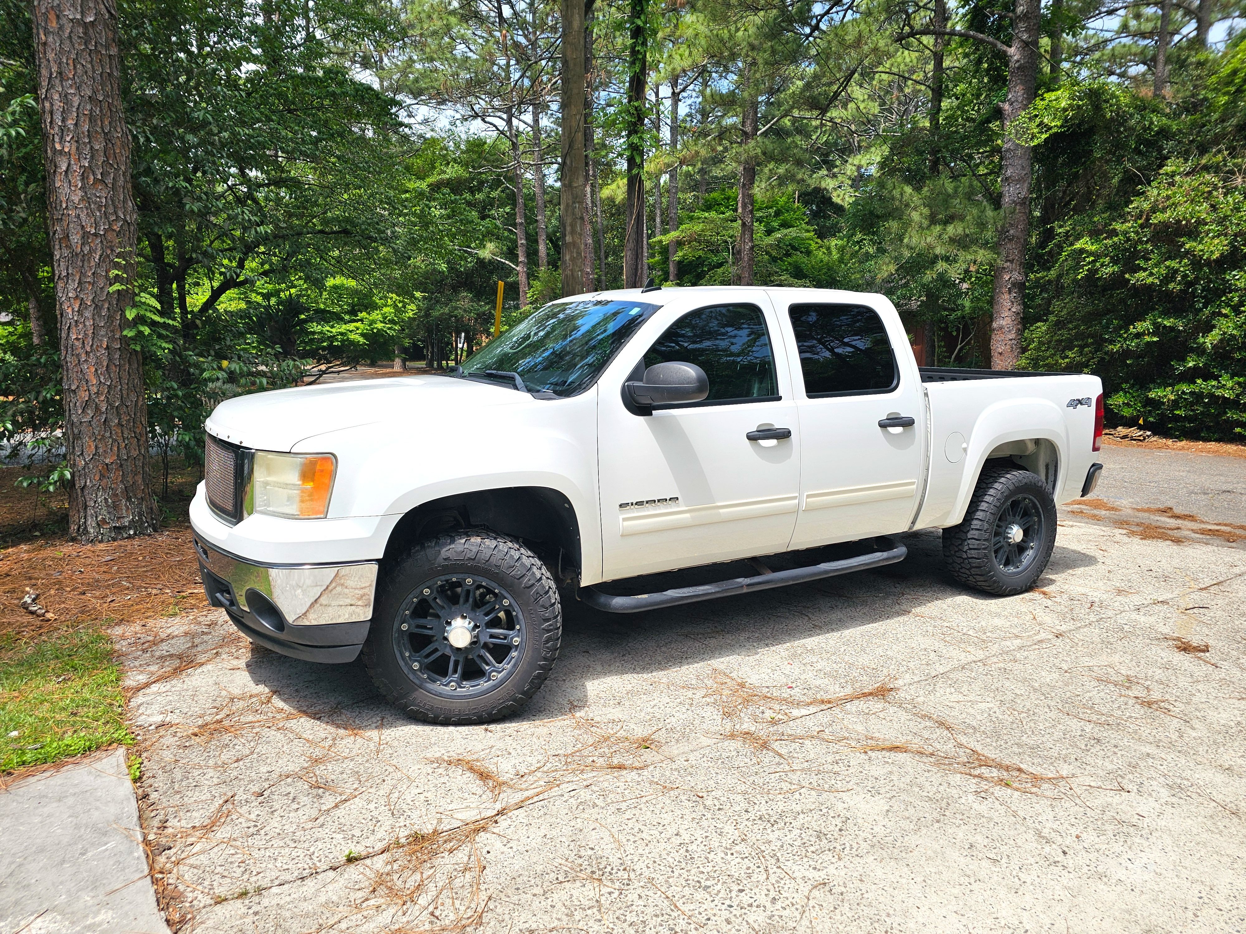 Used 2012 GMC Sierra 1500 SLE w/ Power Tech Package AWD/4WD image 1
