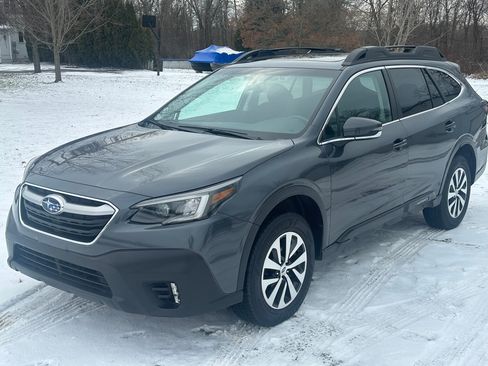 Used 2022 Subaru Outback Premium image 1