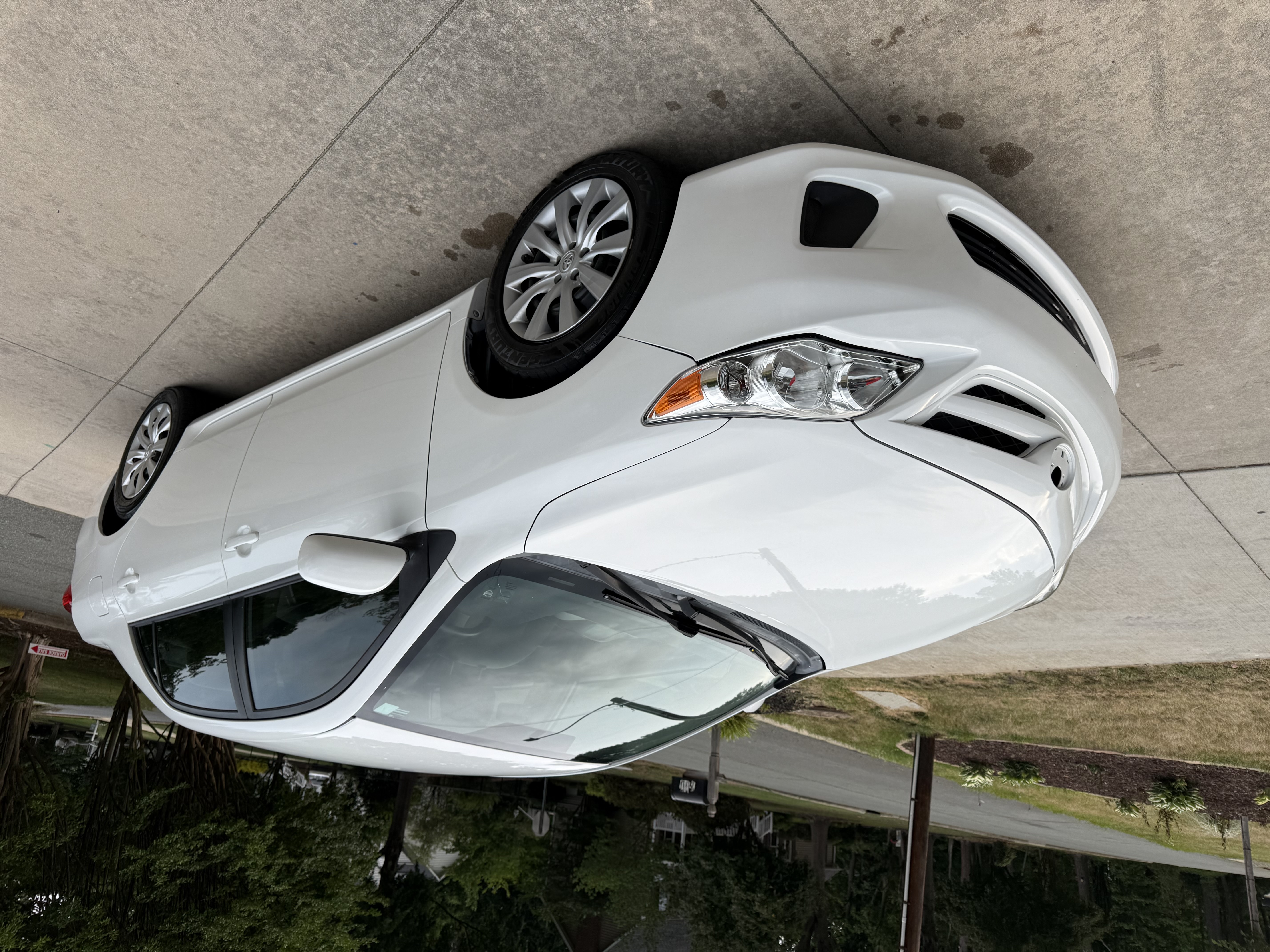 Used 2012 Toyota Corolla LE FWD image 2