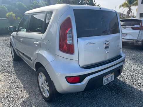 Used 2013 Kia Soul + w/ Audio Pkg FWD image 5