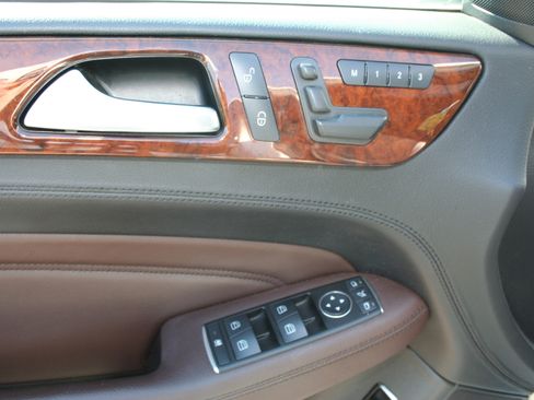 Used 2013 Mercedes-Benz ML 550 4MATIC image 16